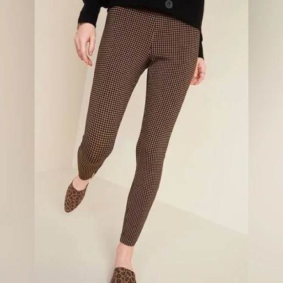 Old Navy High-Waisted Stevie Houndstooth Printed Ponte-Knit Pants - Picture 4 of 10